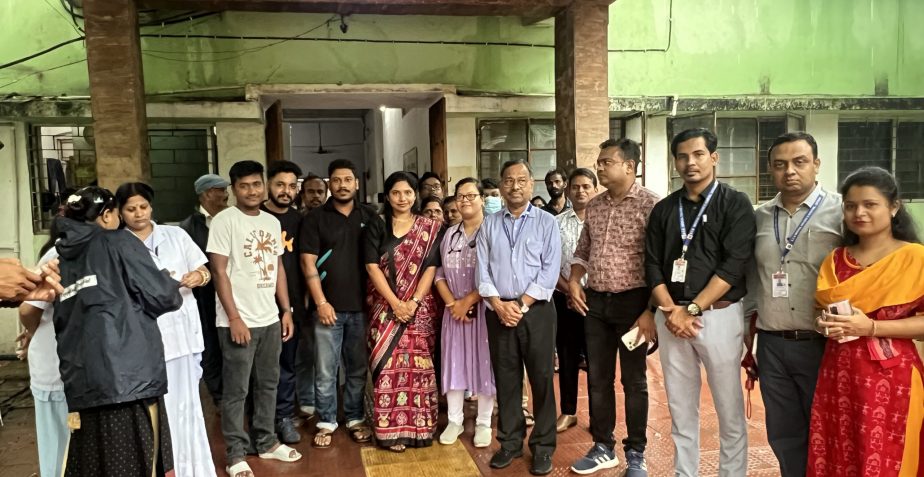 Muvi Foundation Organizes Clothes Donation Camp to Destitutes in SCB Medical College & Hospital